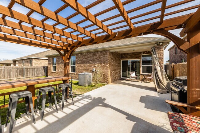 Building Photo - 12600 Lucida Ln