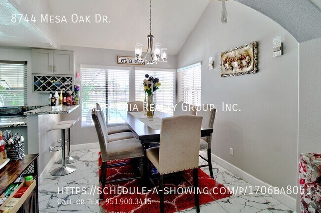 Building Photo - 8744 Mesa Oak Dr