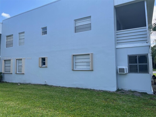 Building Photo - 98 Normandy Ln
