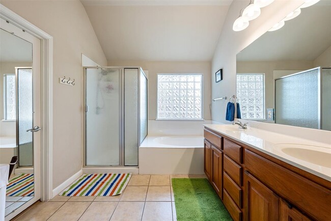 Building Photo - 601 Pebblestone Walk Dr