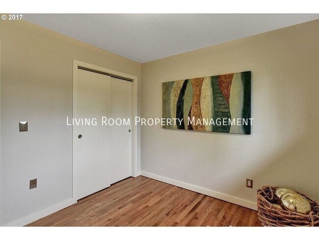 Building Photo - 11826 NE Sacramento St
