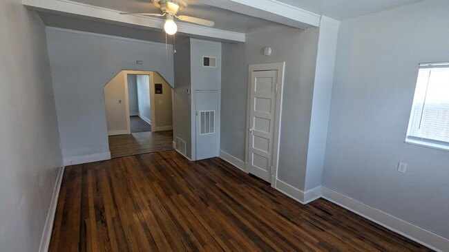 Building Photo - 400 E 9th St