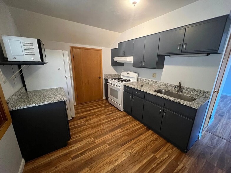 Kitchen - 2424 5th Street NE