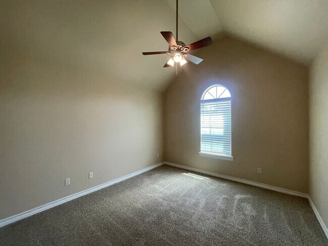 Building Photo - 132 Lola Cir