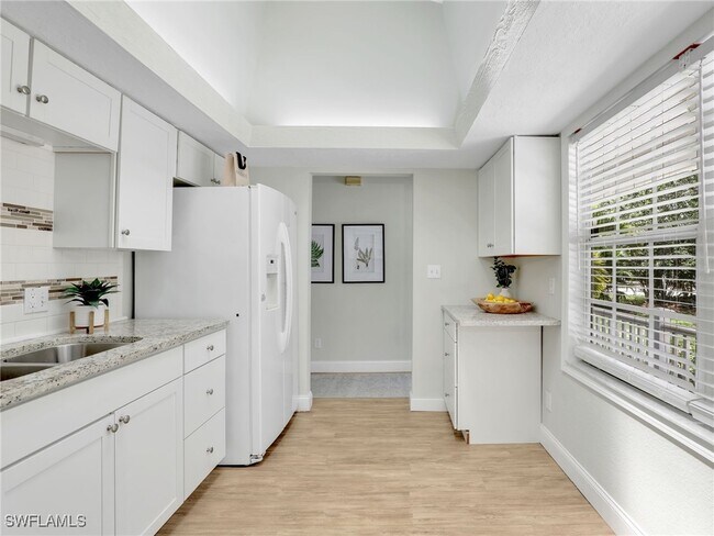 Building Photo - 1492 La Petite Ln
