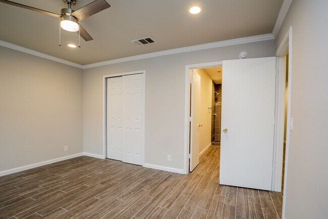Building Photo - Charming 3/BR 2/BA One-Story Home with Gar...