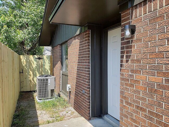 Primary Photo - 28 Cape Dr NW