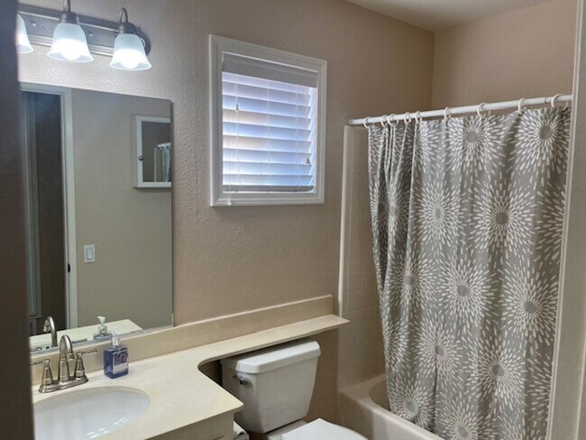 Building Photo - 4 bedroom Home in the heart of Temecula