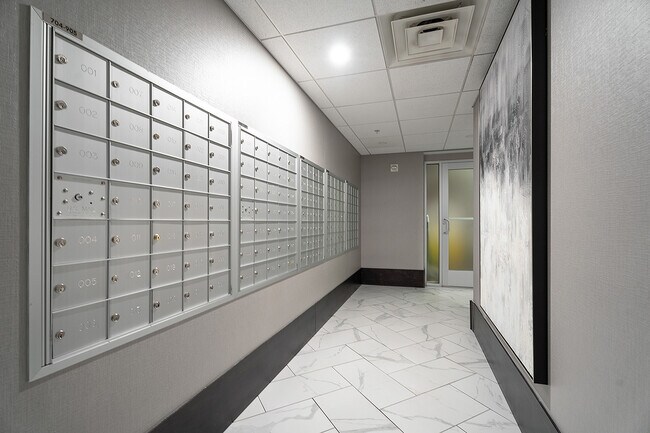 Building Photo - 400 W Peachtree St NW