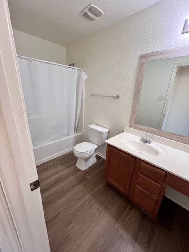 Building Photo - NorthPark / Taylor, TX / 4 bedrooms / Approx 2932 sq. ft. / Refrigerator / Washer & Dryer / New C...