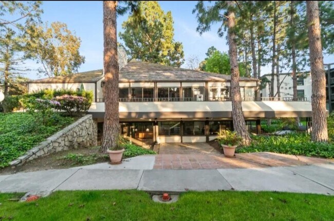 Building Photo - 7742 Redlands St
