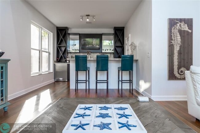 Building Photo - 808 Solar Isle Dr