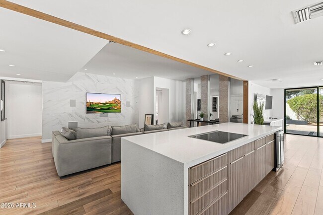 Building Photo - 6834 N 72nd Pl