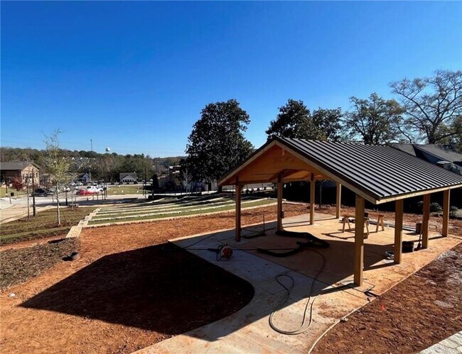 Building Photo - 5603 W Pine St