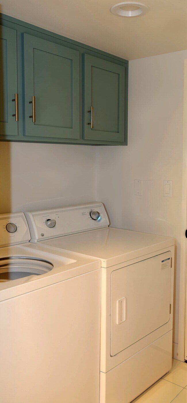Laundry Room - 23057 Park Dulce
