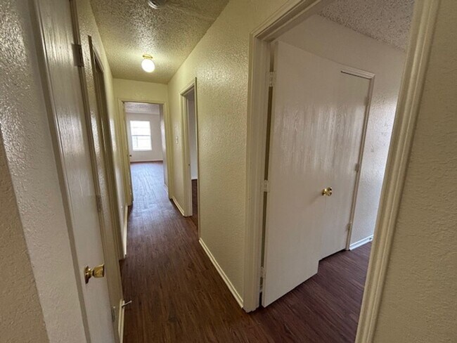 Building Photo - 1 Story Home in Crowlley with Community Pool