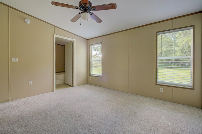 Building Photo - 14820 Aubrey Ave