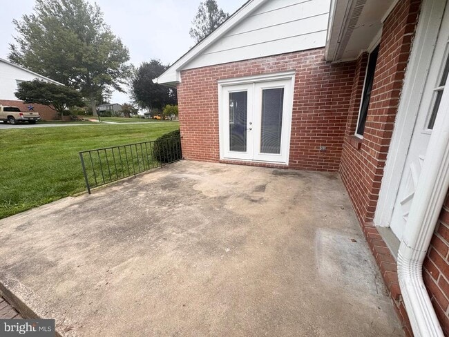 Building Photo - 2710 Academy Dr