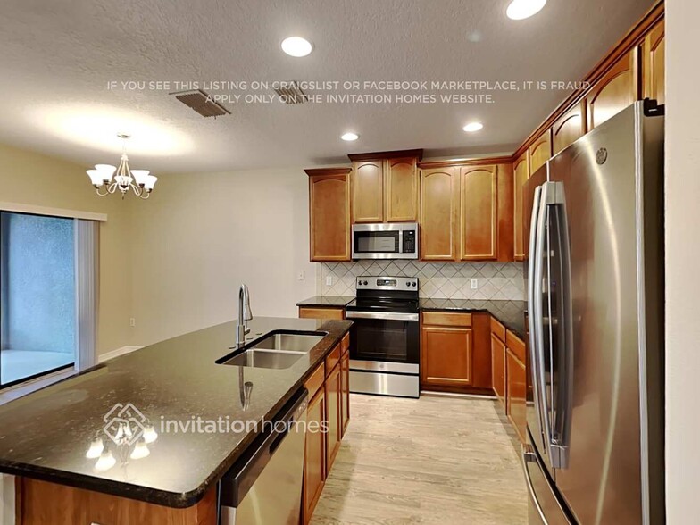 Building Photo - 2244 Seven Oaks Dr