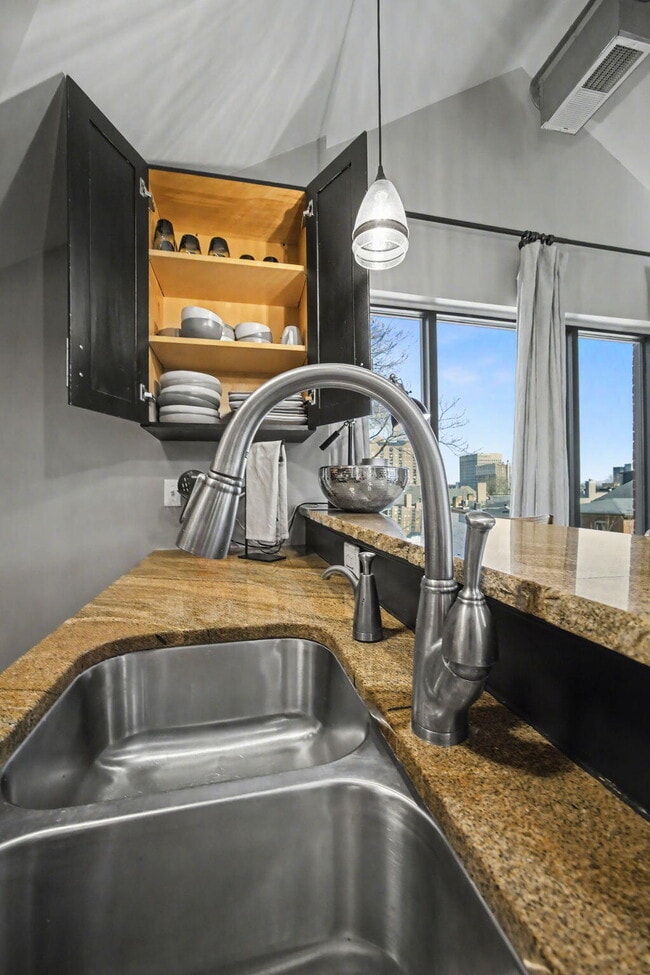 Building Photo - 261 S Limestone