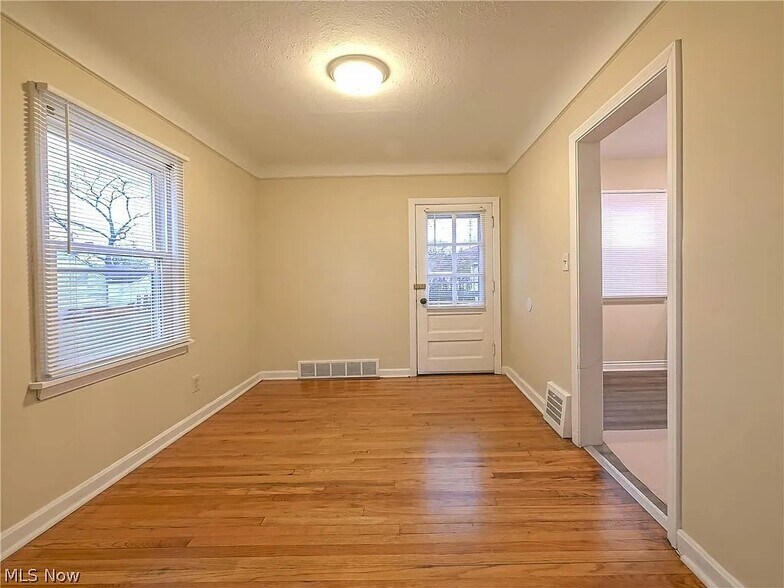 Building Photo - 21151 Fuller Ave