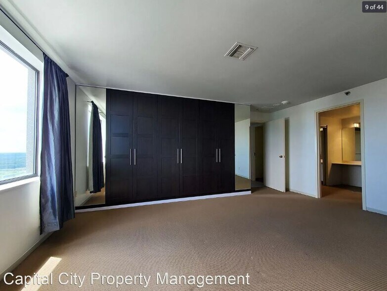 Building Photo - 700 Grand Ave