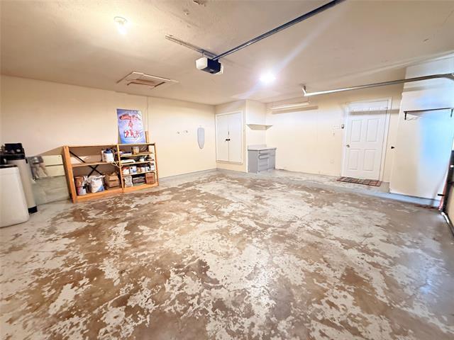 Building Photo - 2104 Poppy Ln