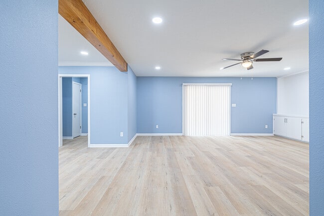 Building Photo - 707 Norwood Ln