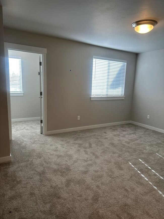 Building Photo - Spacious 3BR/2.5BA Townhome w/ Community Park & Trails – Bend, OR - PENDING APPLICATION