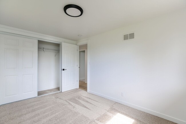 Building Photo - **Comfortable Oak Harbor Rambler Available...