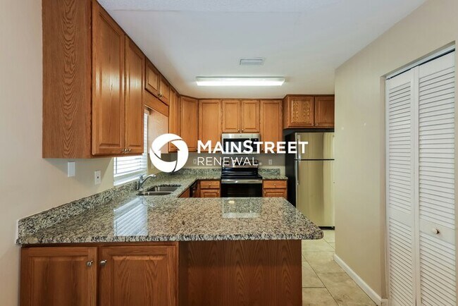 Building Photo - 3 Bedroom Pet-Friendly Home in Lakeland, FL with Main Street Renewal