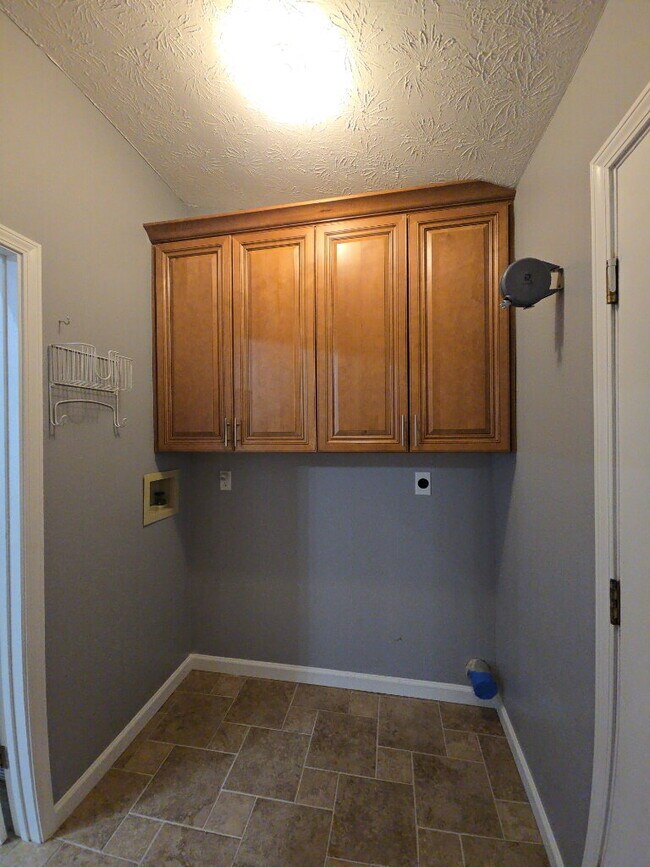 Building Photo - 4 Edam Ct