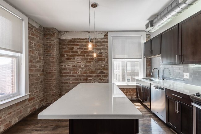 Building Photo - 909 Texas St