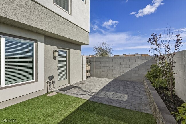 Building Photo - 4971 Aitana Ave