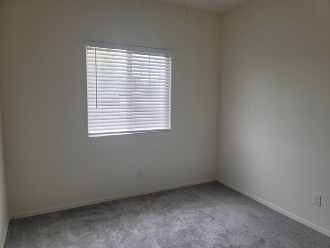 Building Photo - 3 bedroom cul-de-sac home in the Villago Community!