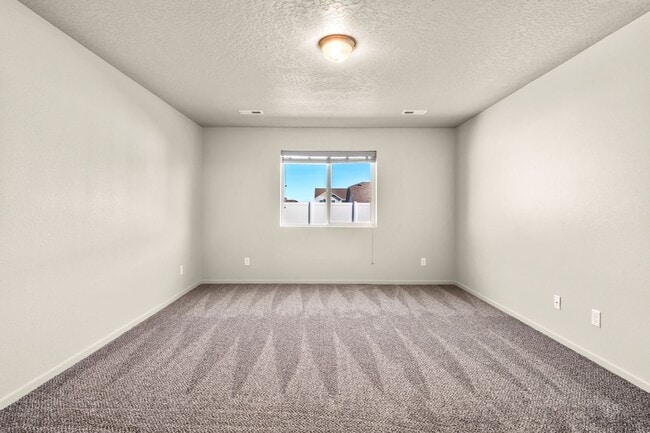Building Photo - Newer 3 Bedroom, 2 Bath Airway Heights Ran...
