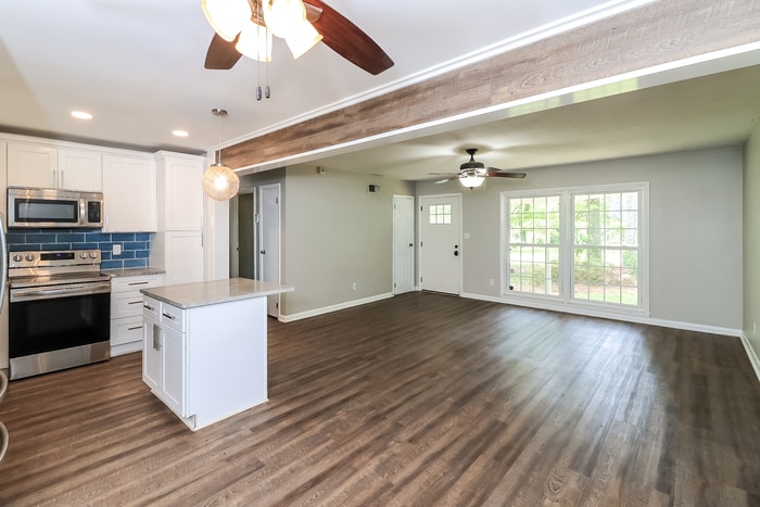 Building Photo - 3293 Chisholm Trail SW