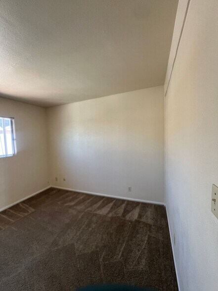 Building Photo - 5822 Kingman Ave