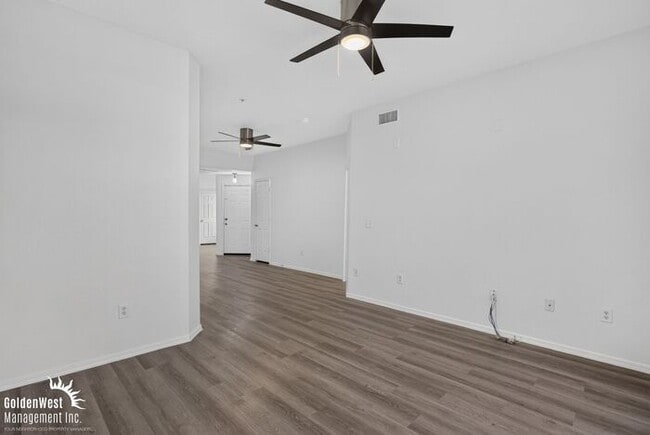 Building Photo - Beautiful 2Bdm 2Ba Condo with Community Pool in Glendale!