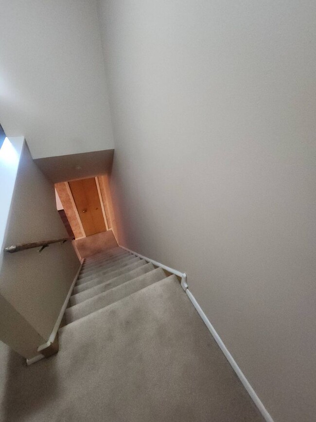 Building Photo - Charming 2-Bedroom Property in Prime Location