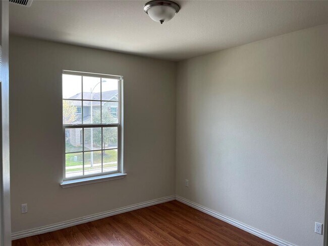 Building Photo - 9932 Aly May Dr