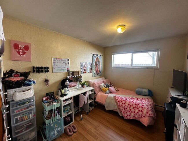 Building Photo - "Charming 4-Bed, 2-Bath Home in Denver's Vibrant Neighborhood!"