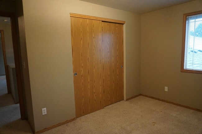 Building Photo - 6412 NE 78th Ave