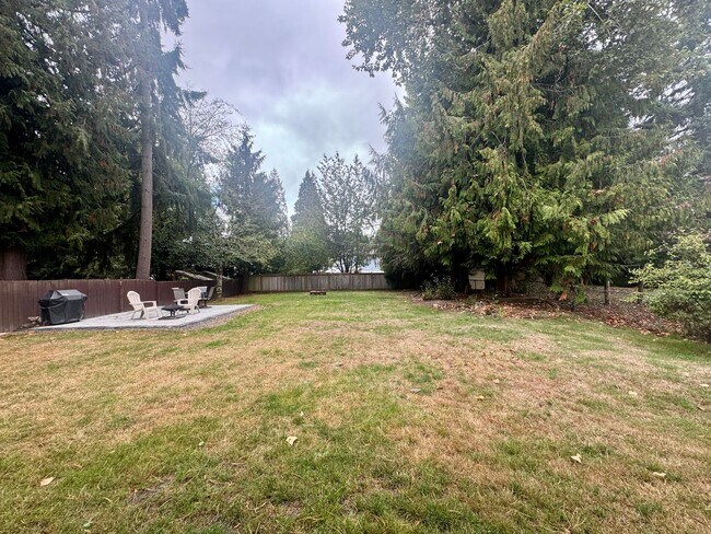 Building Photo - 2 Week Move In Special - 3 Bedroom, 2 Bath...