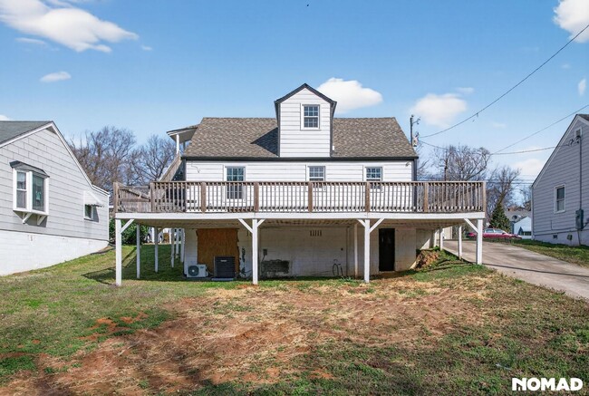 Building Photo - Charming Duplex 2BR + Upstairs 1BR Studio