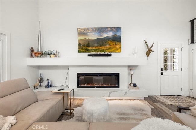 Building Photo - 1720 Vista Del Lago