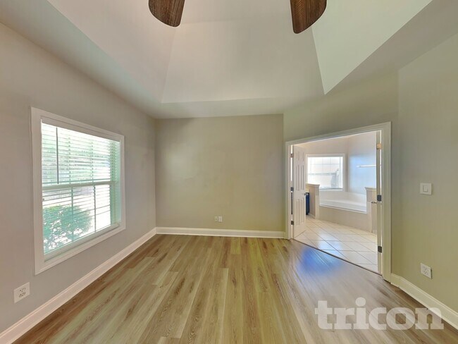 Building Photo - 123 Clarin Way