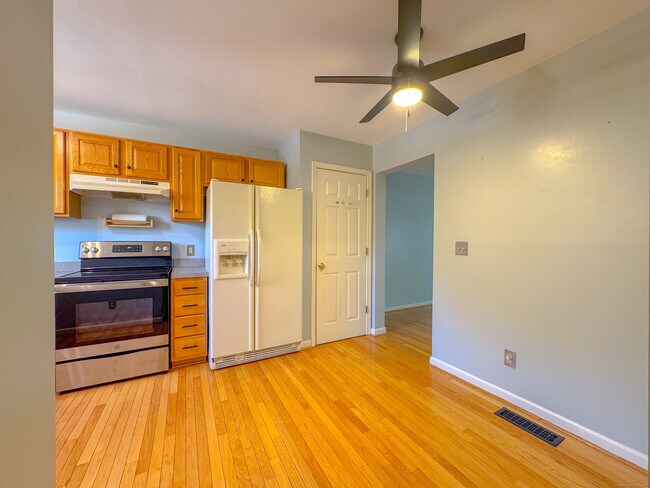 Building Photo - 19 Hawthorne Dr