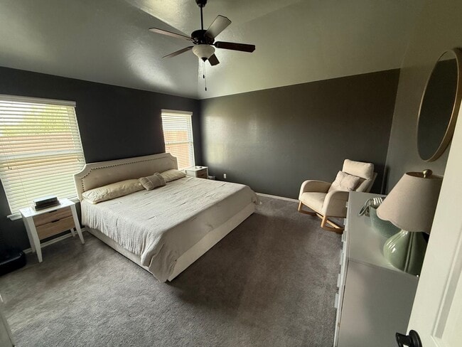 Building Photo - Immaculate 3 bed 2 bath in Mustang Schools, ready for move in on or before July 1st!