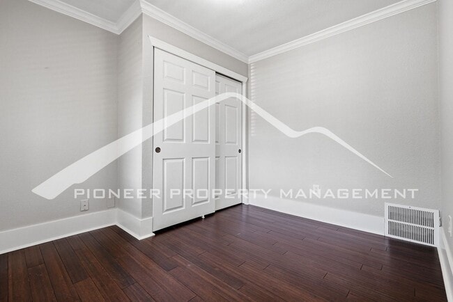 Building Photo - Spacious Home with 2 Kitchens and Central AC